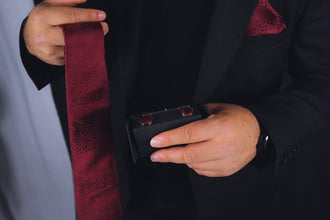 Maroon tie set